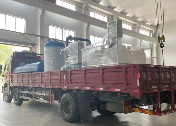 江蘇蘇州整車(chē)直達(dá)-分、集水器2臺(tái)+全自動(dòng)加藥裝置2套+定壓補(bǔ)水機(jī)組1套+板式換熱機(jī)組1套
